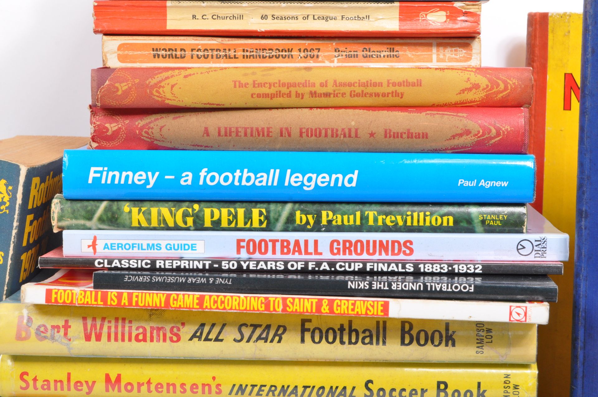 COLLECTION OF VINTAGE 20TH CENTURY FOOTBALL BOOKS - Image 3 of 13