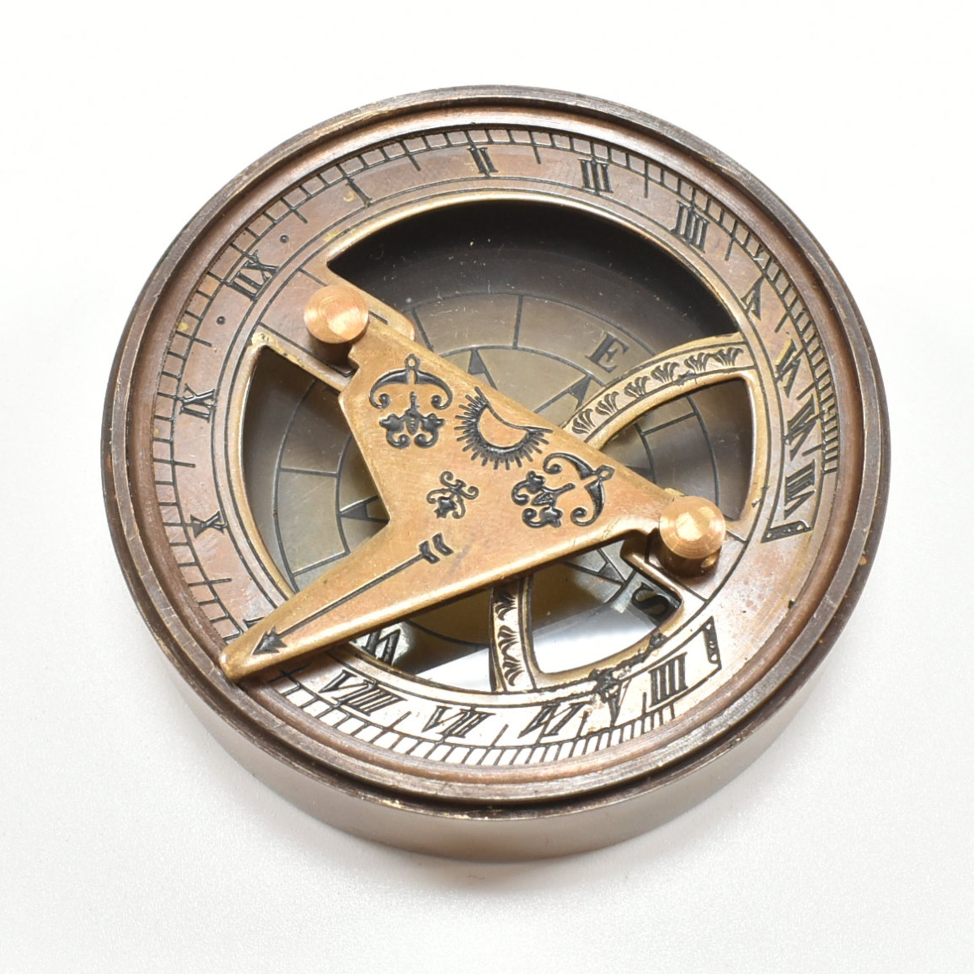 BRASS CASED COMPASS & SUNDIAL - Image 3 of 7