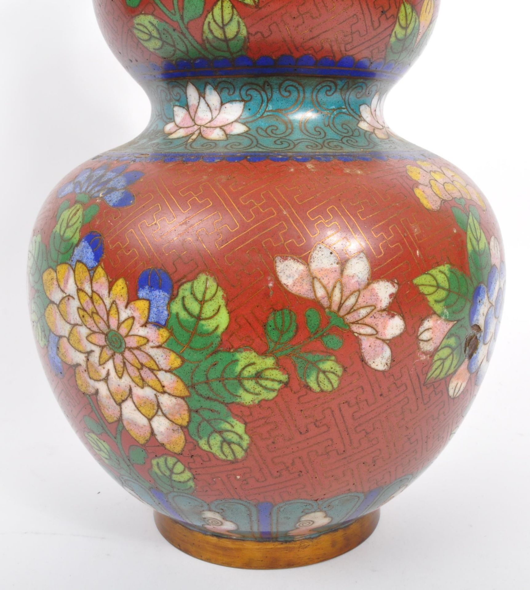 EARLY 20TH CENTURY CHINESE ORIENTAL CLOISONNE DUAL GOURD VASE - Image 4 of 6
