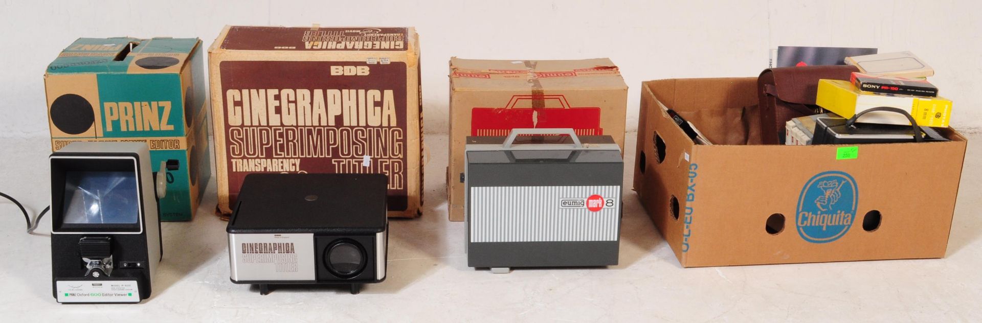 COLLECTION OF 20TH CENTURY ANALOGUE CAMERA EQUIPMENT