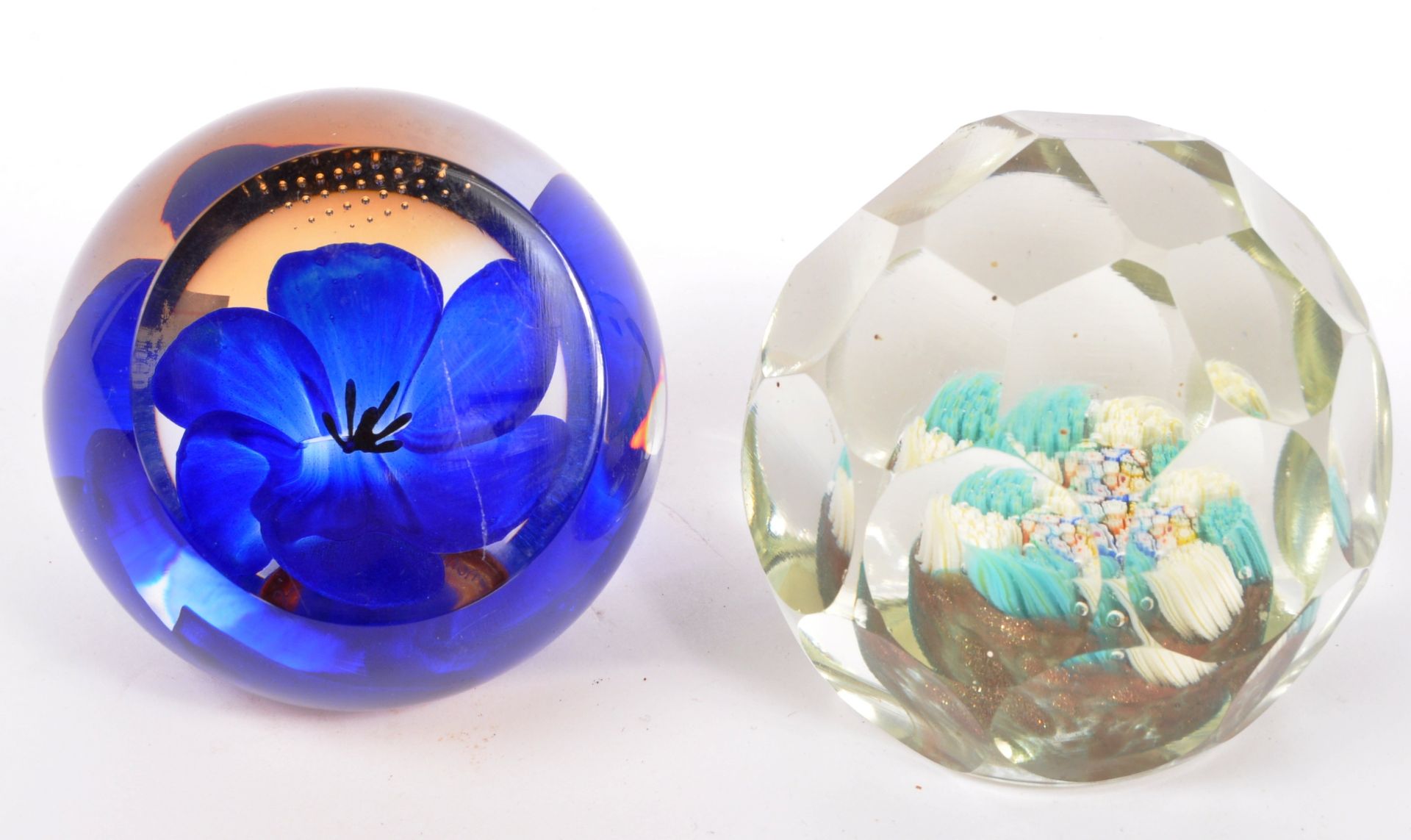 20TH CENTURY PAPER WEIGHTS BY CAITHNESS WITH MDINA VASE - Image 4 of 6