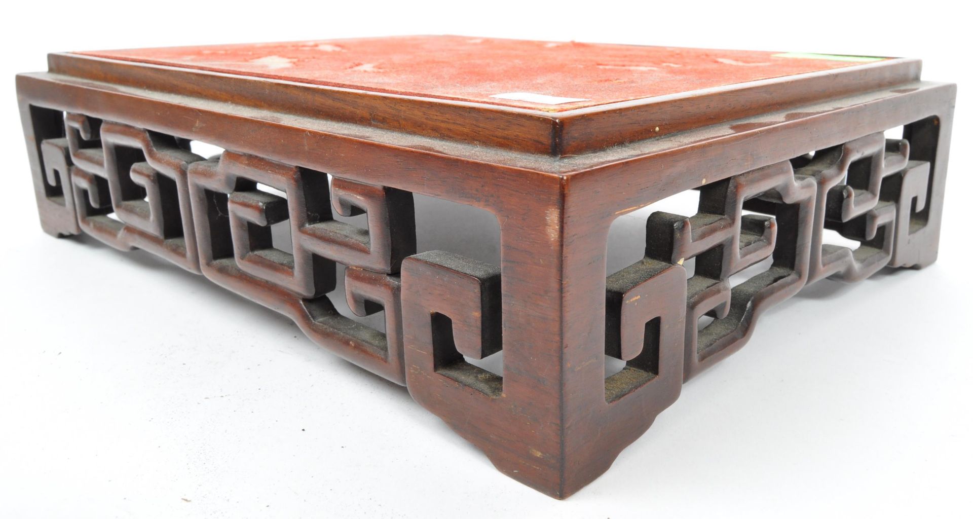 20TH CENTURY CHINESE ORIENTAL CARVED & PIERCED WOOD STAND - Image 5 of 6
