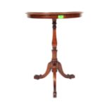 VICTORIAN 19TH CENTURY PEDESTAL WALNUT OCCASIONAL TABLE
