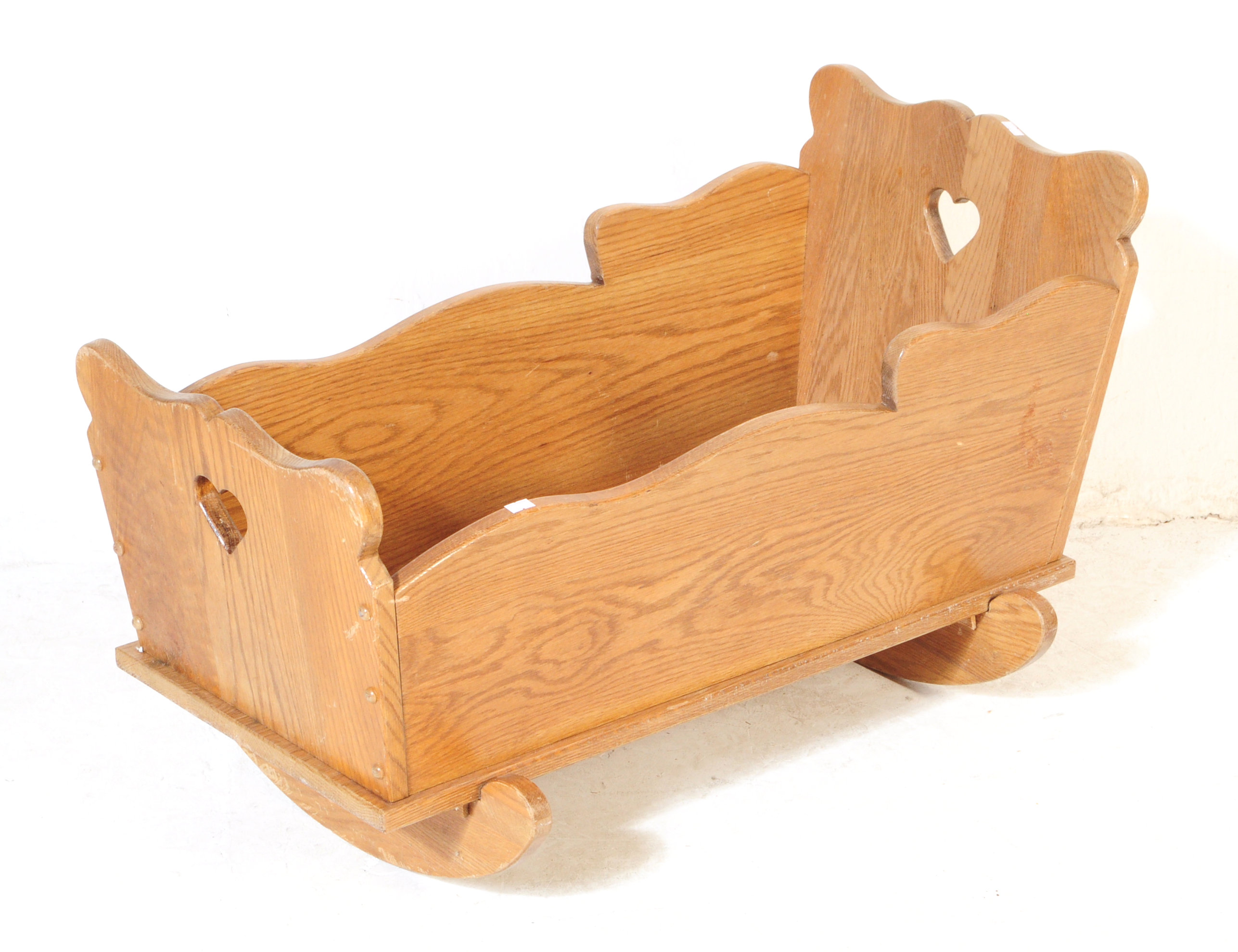 A VINTAGE RETRO CHILDS SOLID OAK ROCKING CRADLE - Image 2 of 5