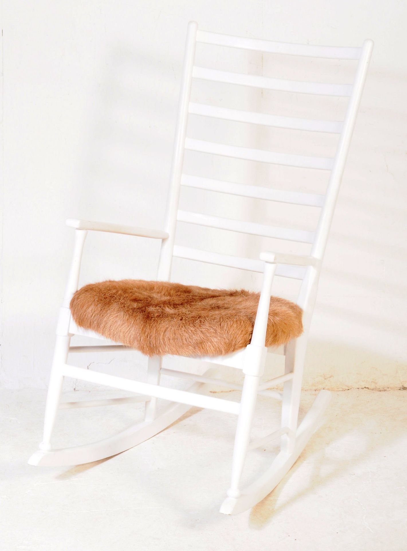 LATE 20TH CENTURY WHITE STICK BACK DANISH STYLE ROCKING CHAIR - Image 2 of 5