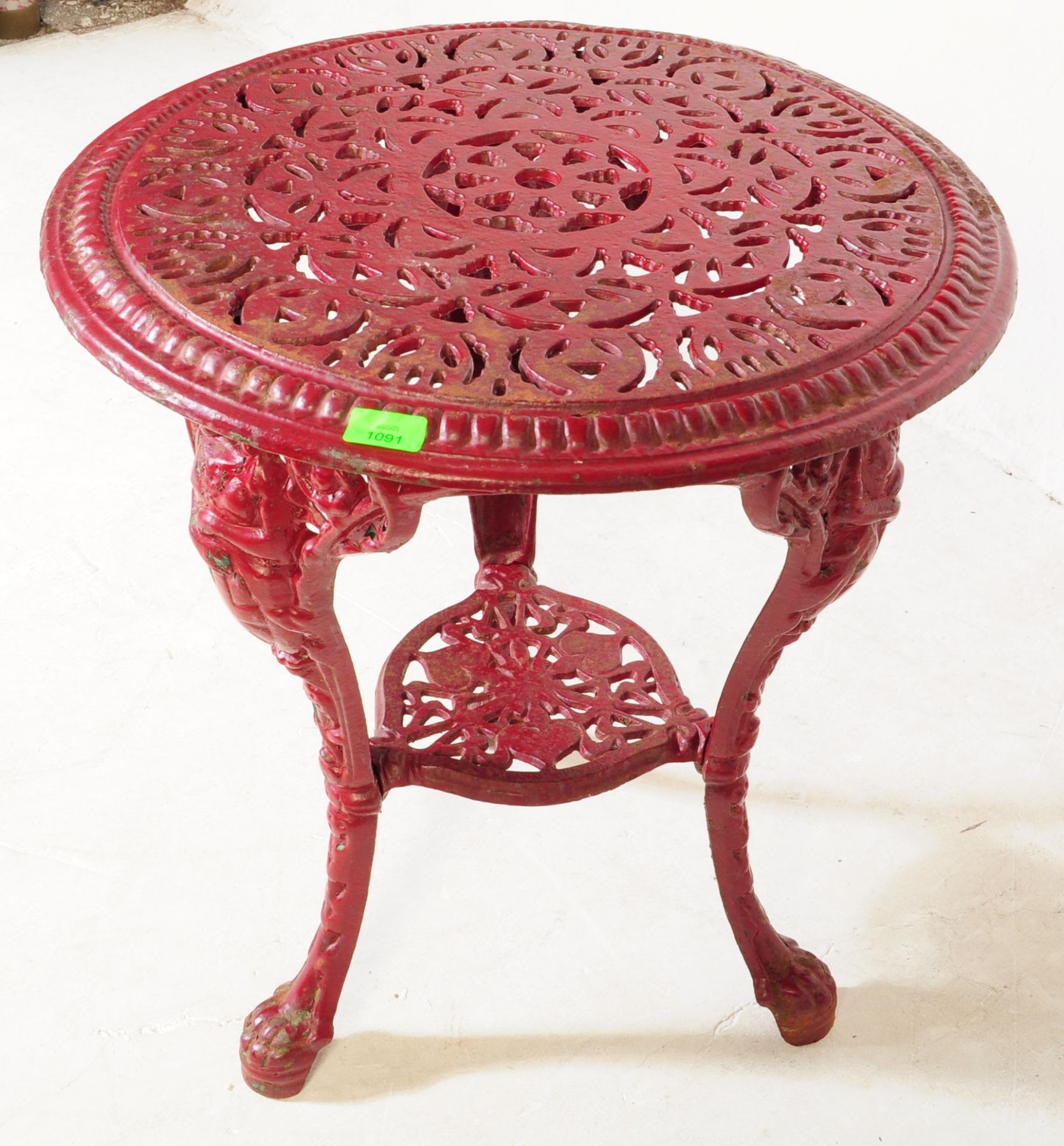 VICTORIAN PAINTED CAST IRON COALBROOKDALE STYLE GARDEN TABLE - Image 2 of 4