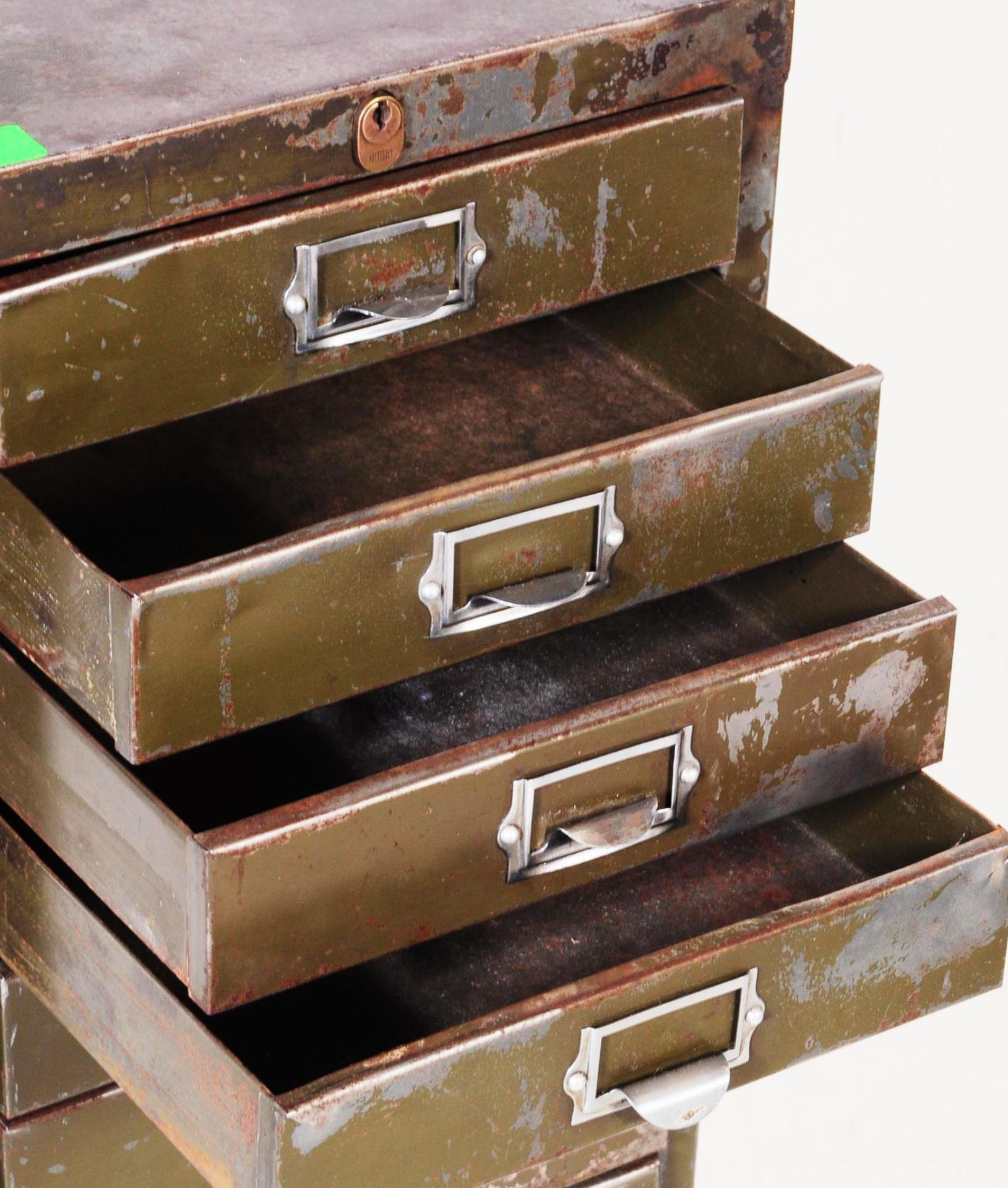 MID CENTURY INDUSTRIAL METAL INDEX PEDESTAL FILING CABINET - Image 3 of 6