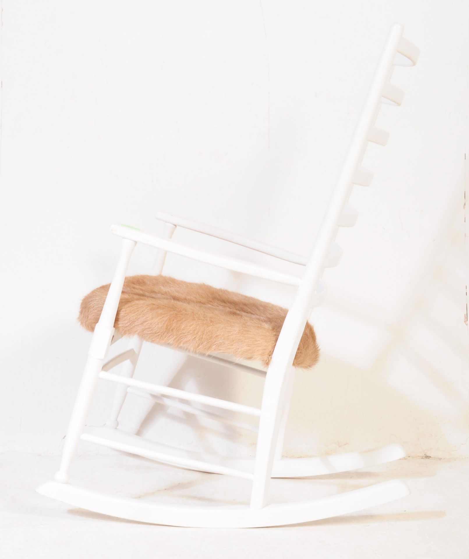 LATE 20TH CENTURY WHITE STICK BACK DANISH STYLE ROCKING CHAIR - Image 3 of 5