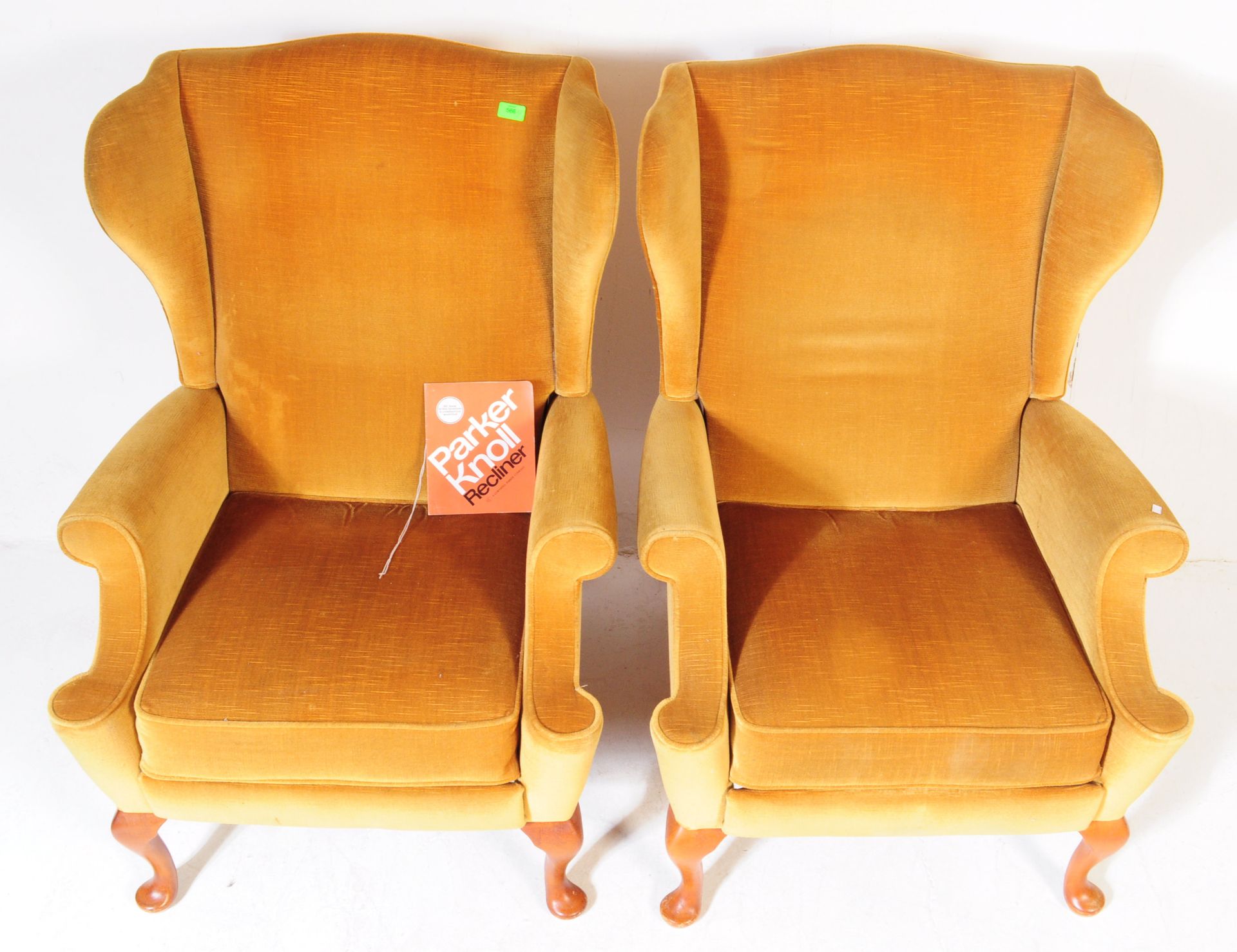 PAIR OF RETRO MID CENTURY VELVET PARKER KNOLL ARMCHAIRS - Image 4 of 5