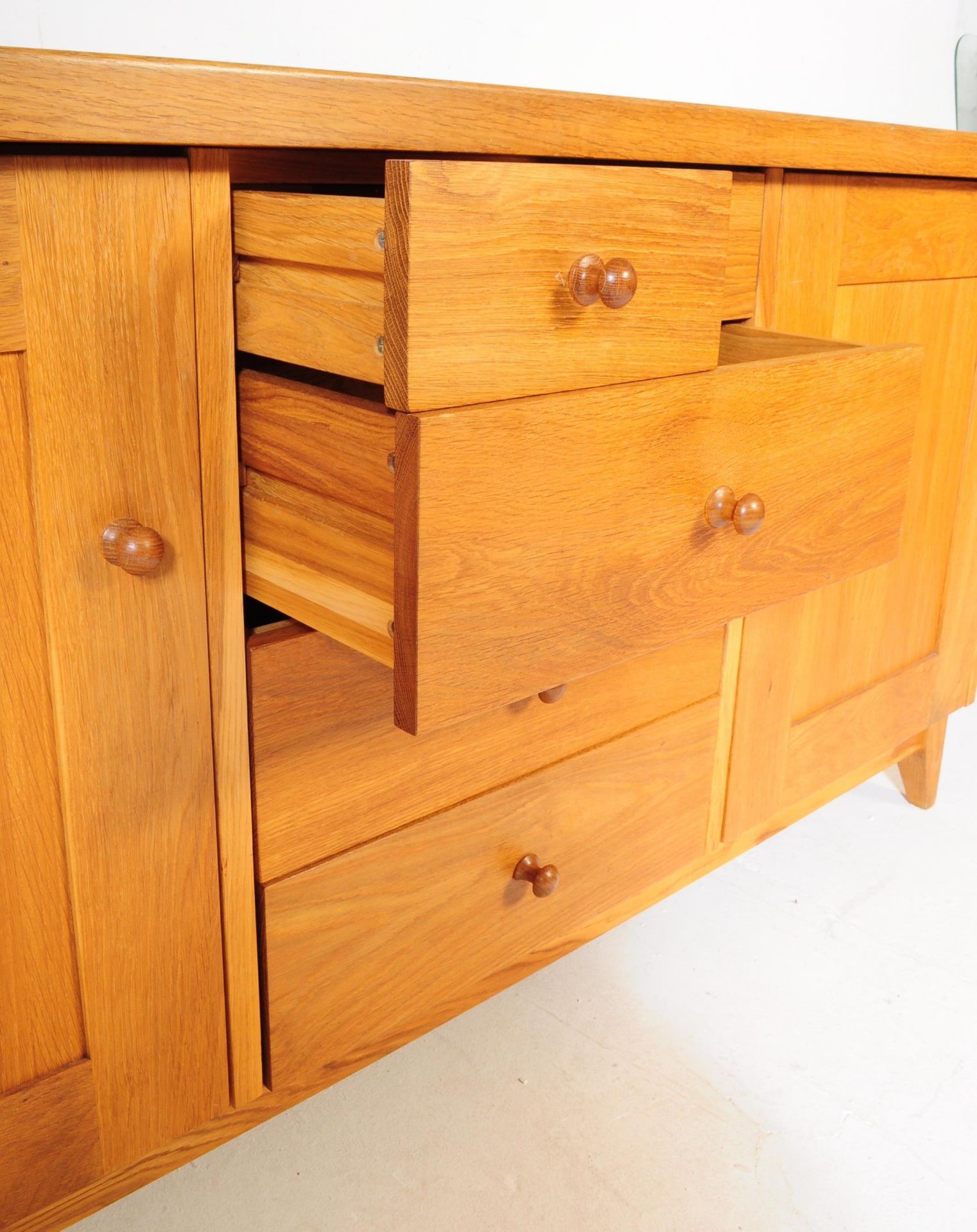 CONTEMPORARY OAK FURNITURE LAND STYLE SIDEBOARD - Image 6 of 6