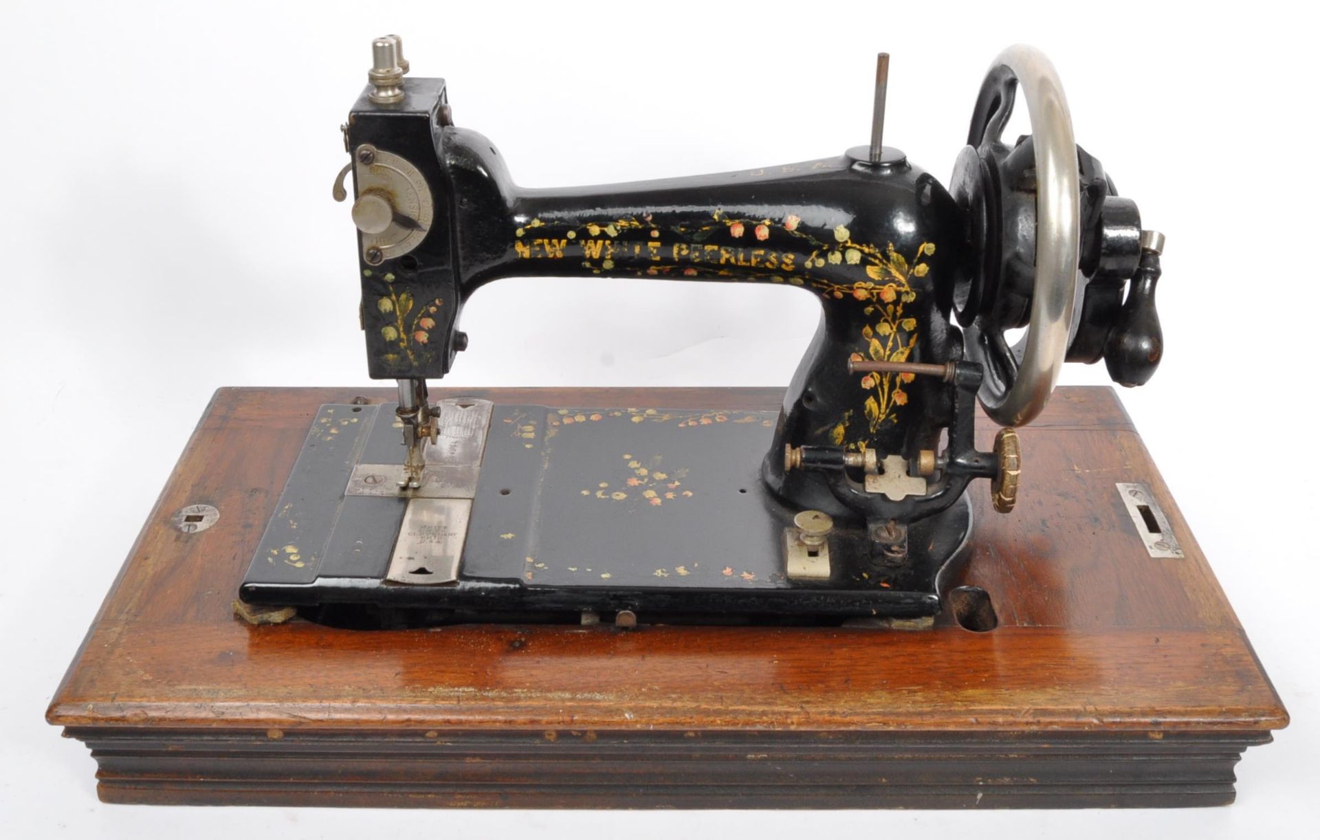 TWO EARLY 20TH CENTURY SEWING MACHINES - SINGER - Image 3 of 8