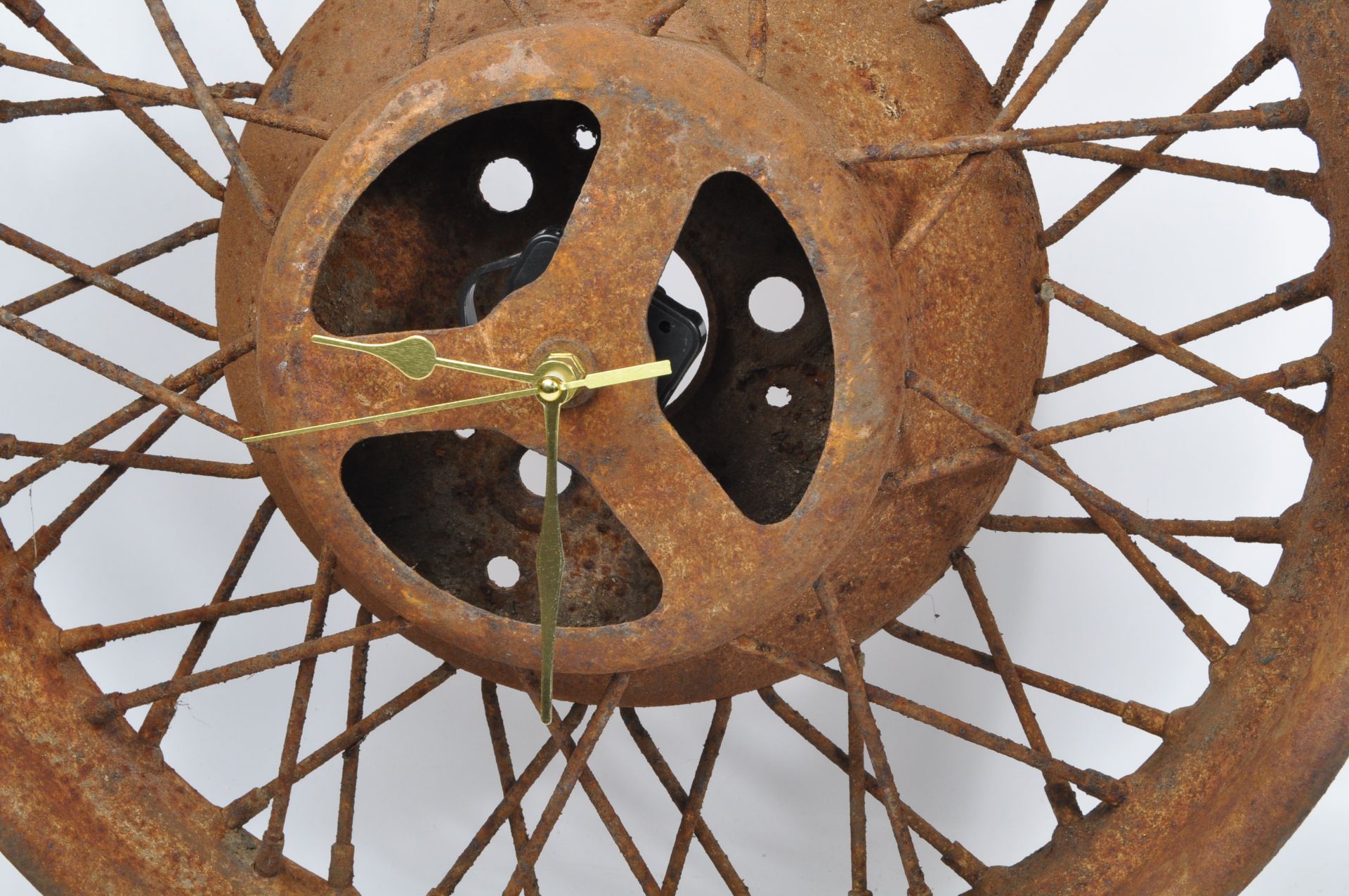 WALL CLOCK CONVERTED FROM VINTAGE CAR SPOKED WHEEL - Image 2 of 6