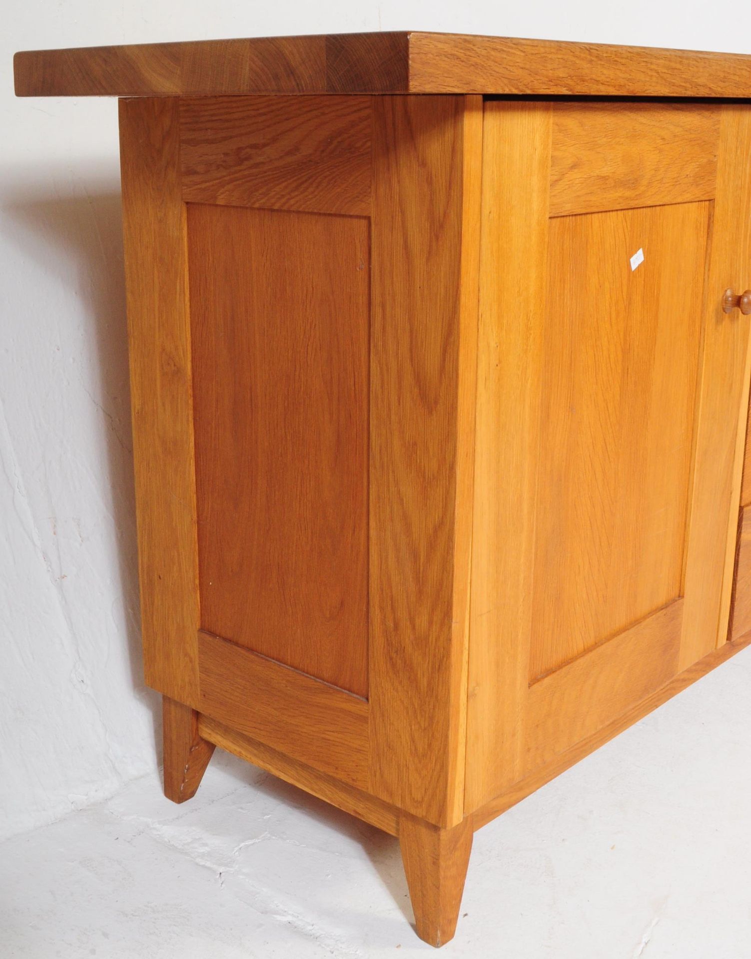 CONTEMPORARY OAK FURNITURE LAND STYLE SIDEBOARD - Image 3 of 6