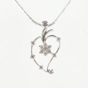 18CT WHITE GOLD & DIAMOND NECKLACE PENDANT & CHAIN