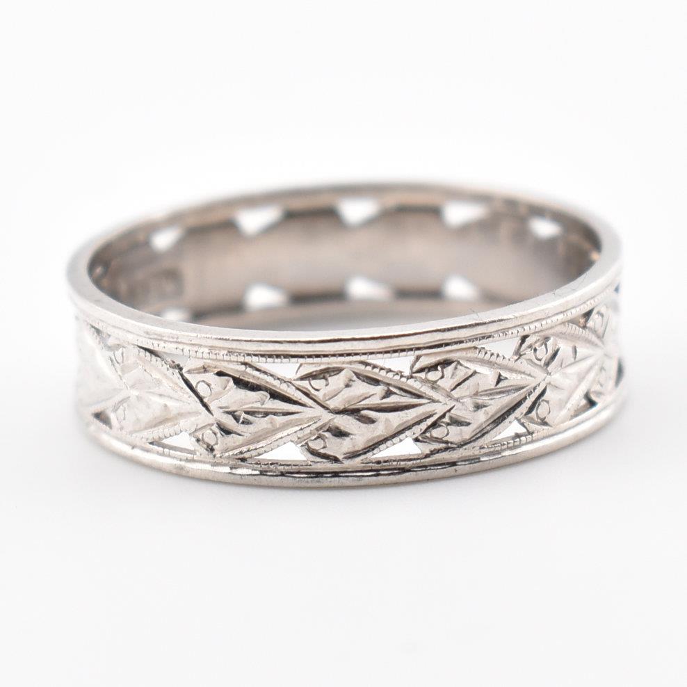 EARLY 20TH CENTURY OPENWORK HEART BAND RING - Image 2 of 7
