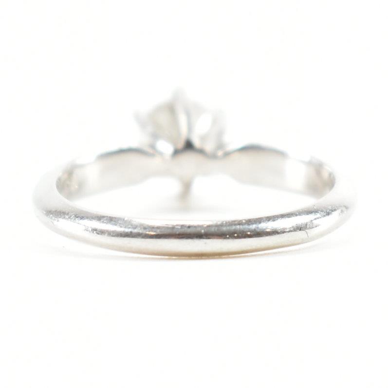 900 PLATINUM & DIAMOND SOLITAIRE RING - Image 3 of 9