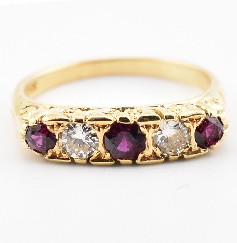 18CT GOLD RUBY & DIAMOND FIVE STONE RING - Image 3 of 7