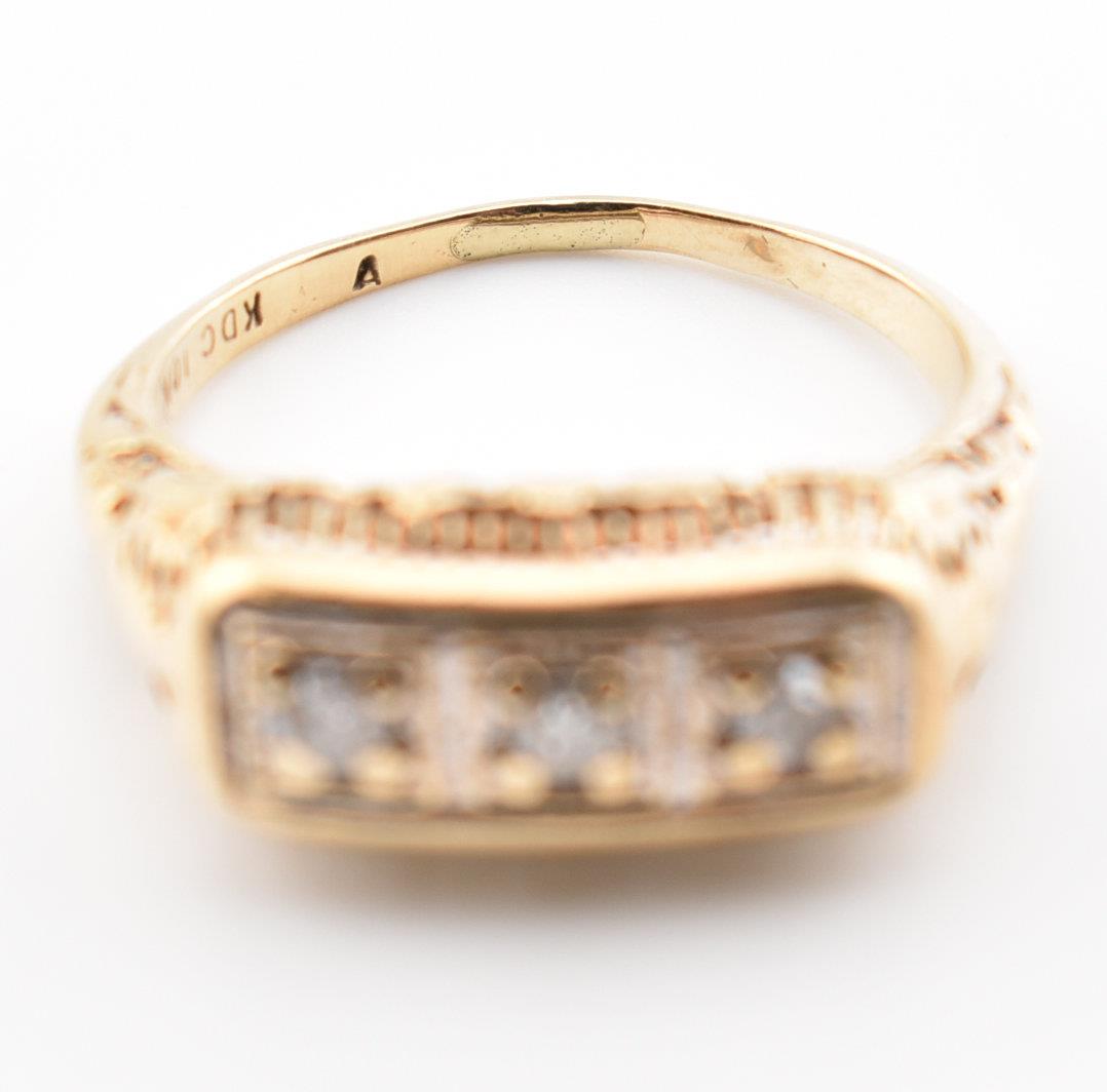 VINTAGE 10CT GOLD & DIAMOND THREE STONE RING - Image 4 of 9