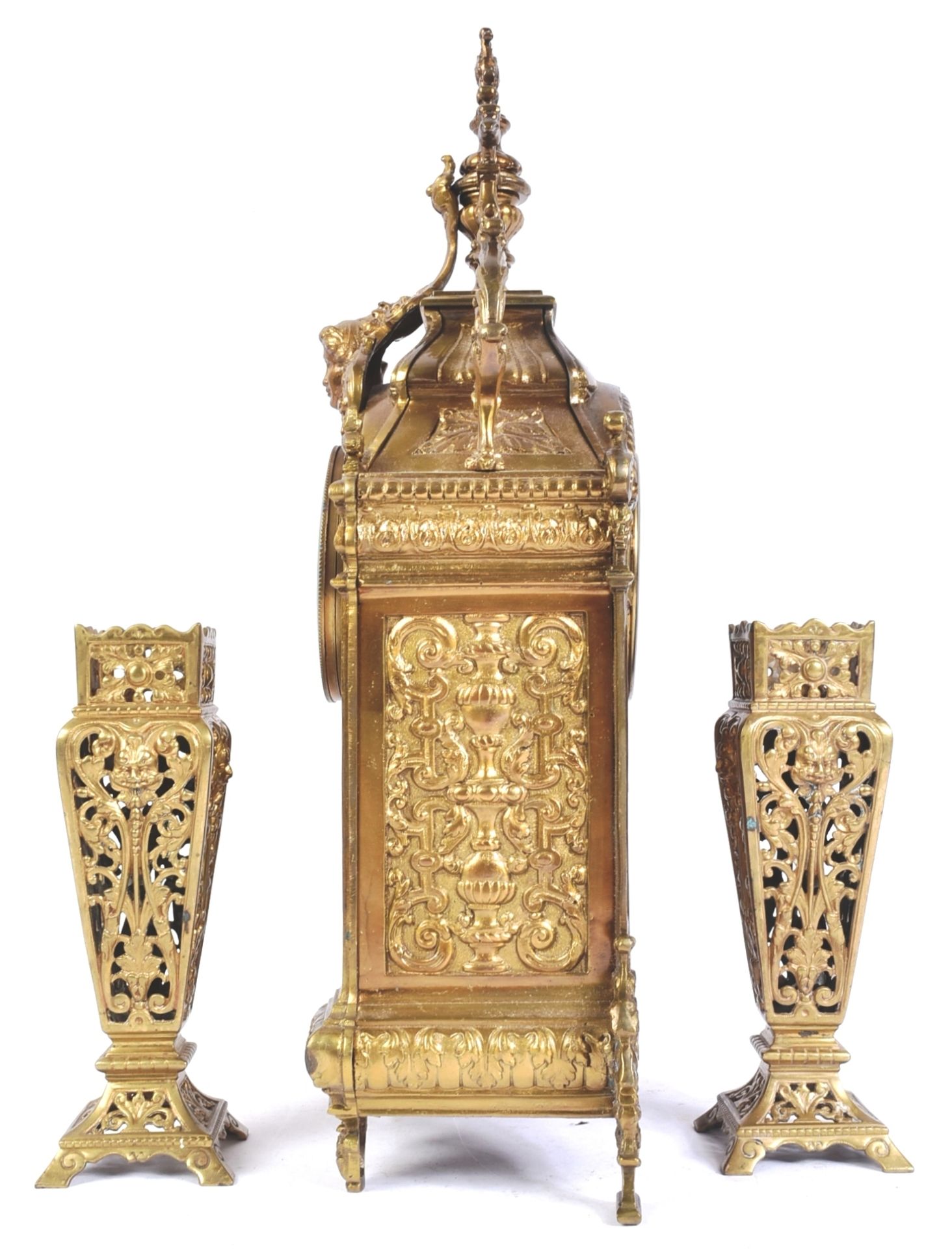 19TH CENTURY FRENCH ORMULU MANTEL CLOCK & GARNITURE SET - Bild 3 aus 6