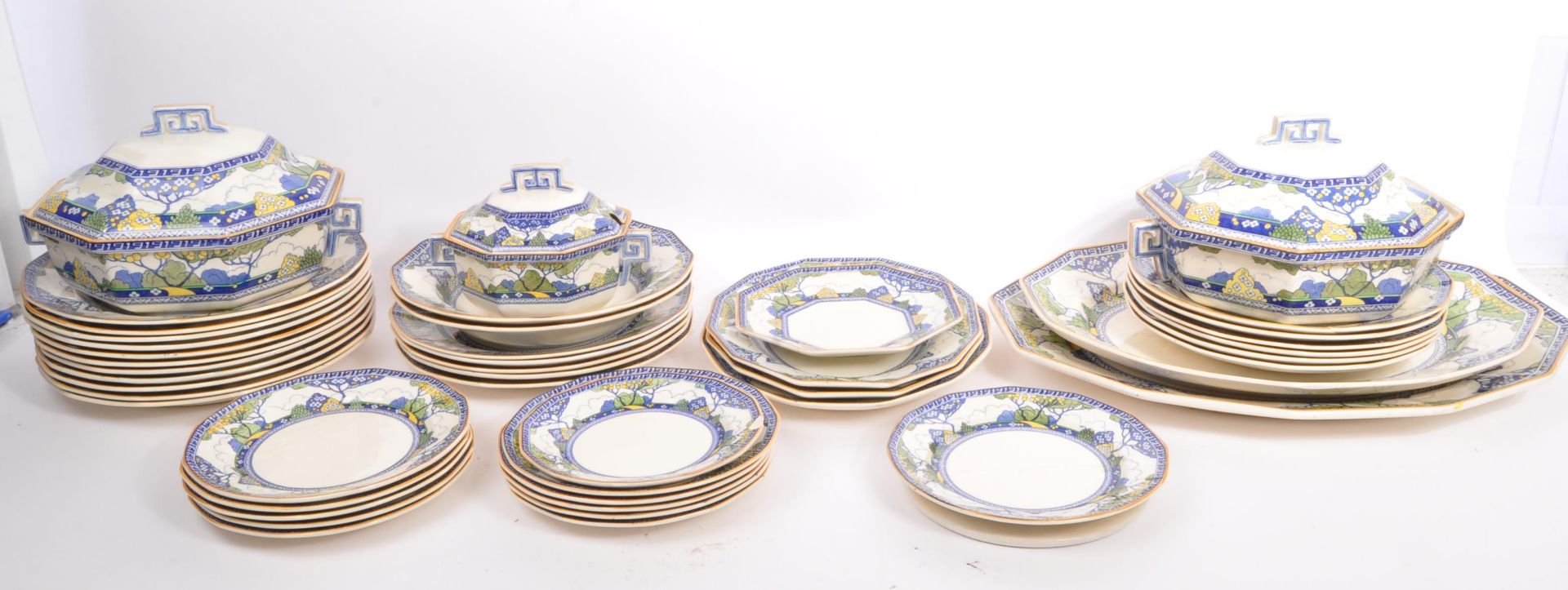 ROYAL DOULTON MERRYWEATHER DINNER SERVICE - Image 2 of 5