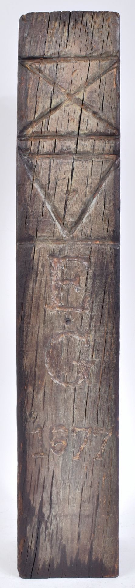 WITCH POST - 1677 DATED WITCHES POST W/CROSS OF ST ANDREW - Image 2 of 5