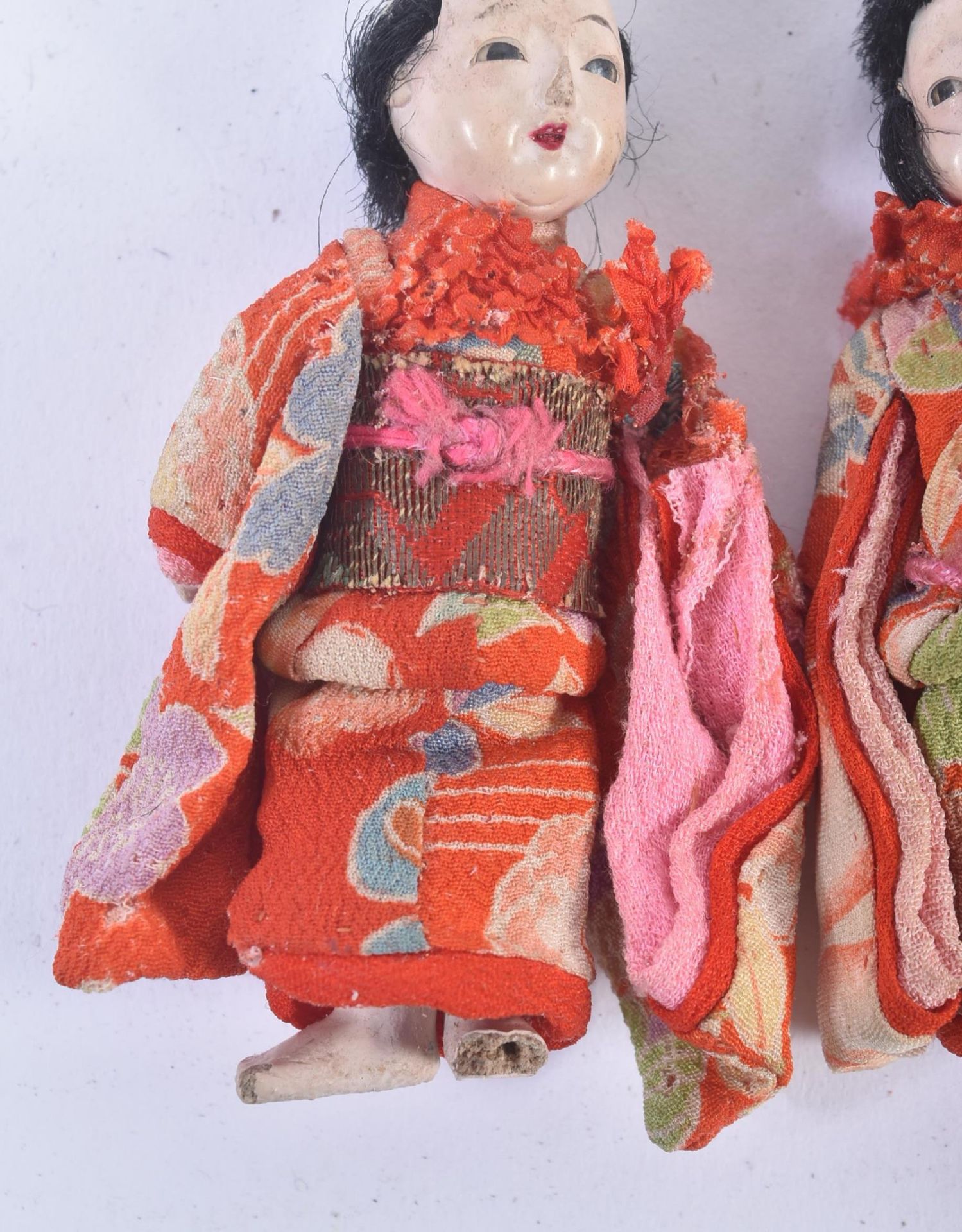 JAPANESE DOLLS - TWO EARLY 20TH CENTURY COMPOSITION MINIATURES - Bild 3 aus 5