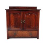 AN EARLY 20TH CENTURY EDWARDIAN MAHOGANY WASH STAND