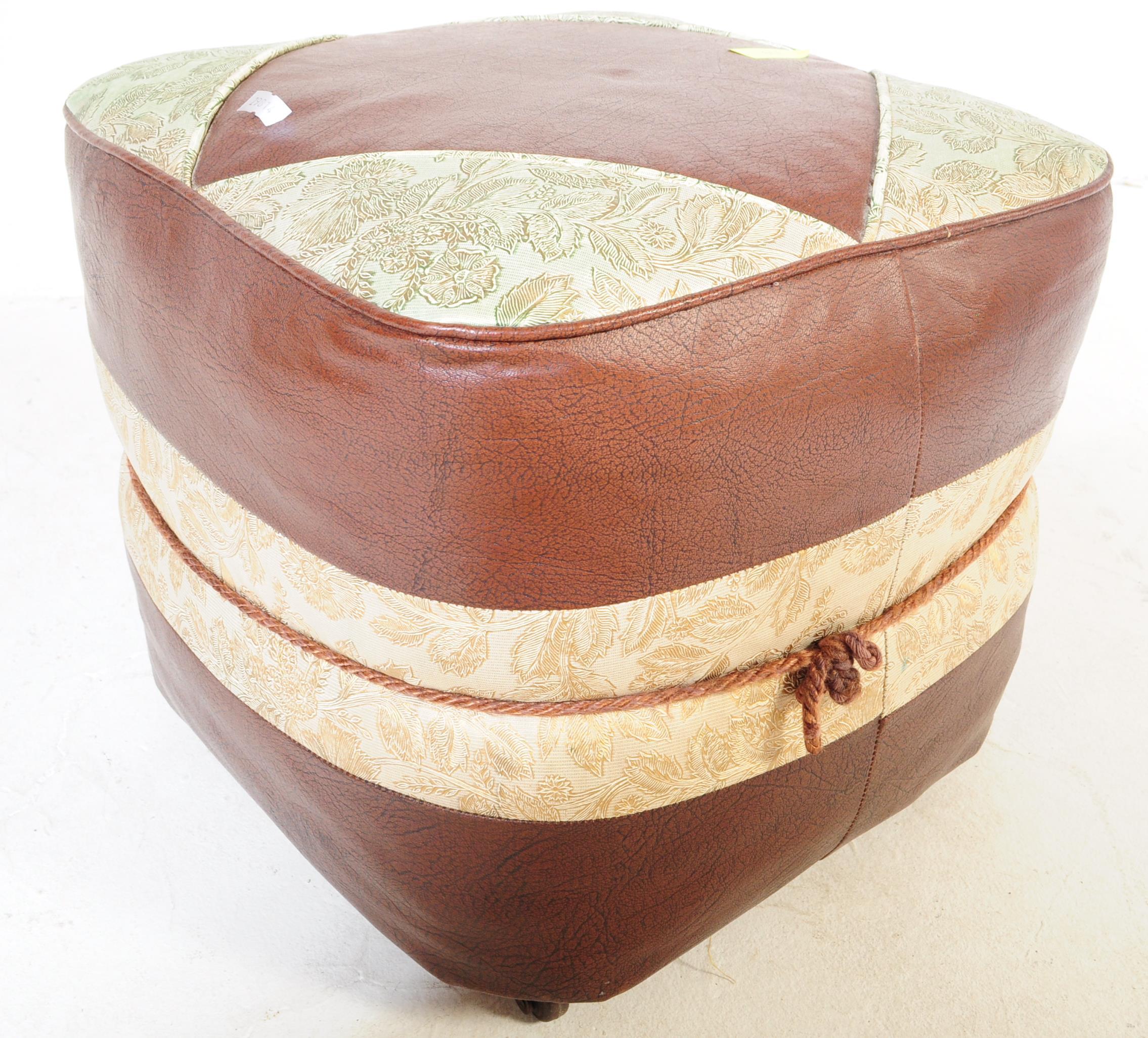 A RETRO VINTAGE BROWN LEATHERETTE PADDED POUF FOOT STOOL - Image 4 of 5