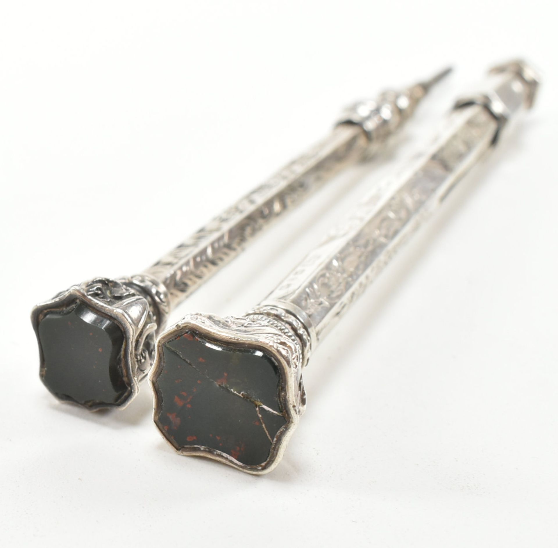 TWO SILVER PROPELLING PENCILS WITH BLOODSTONE SEALS - Image 5 of 10