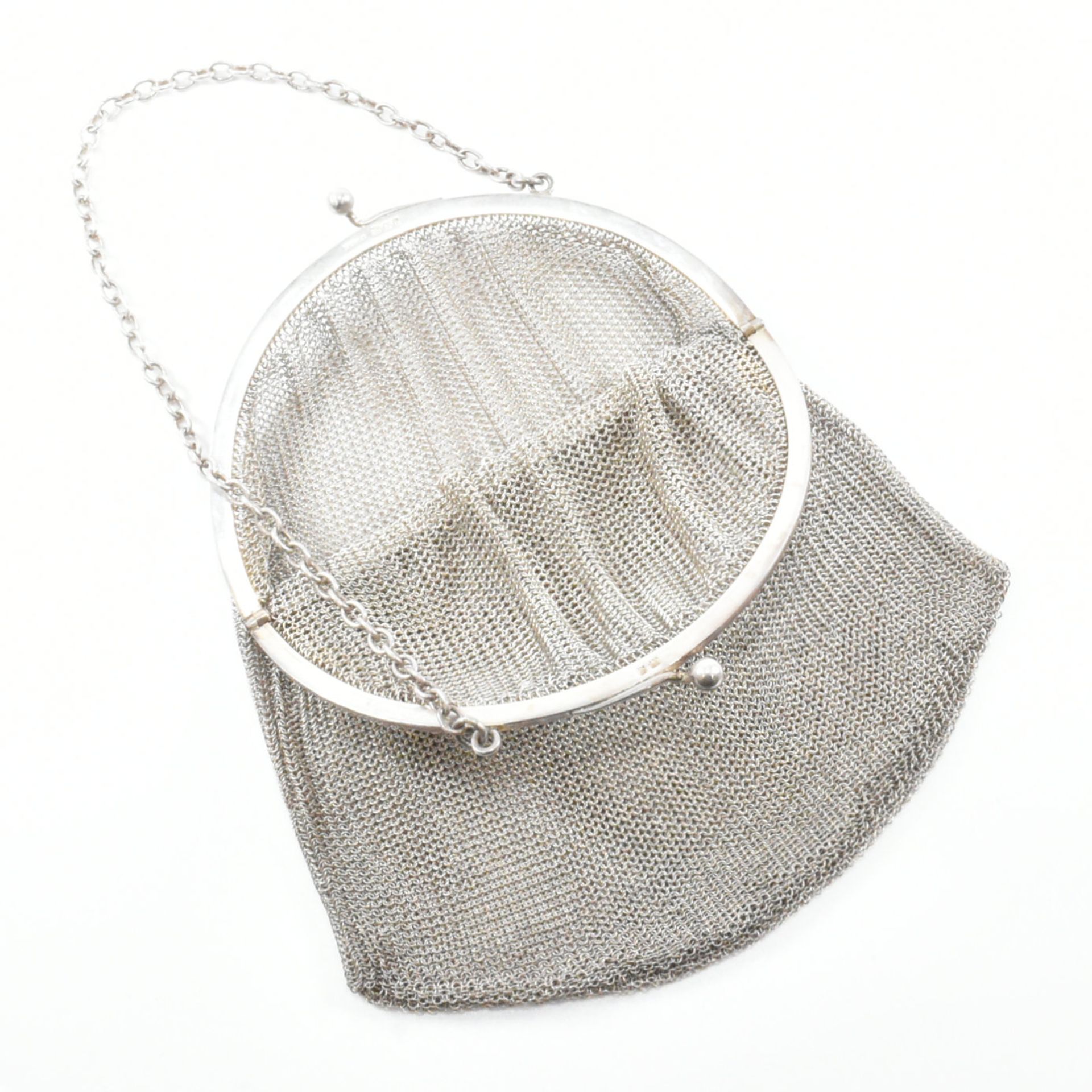 GEORGE V HALLMARKED SILVER MESH HANDBAG - Image 3 of 6