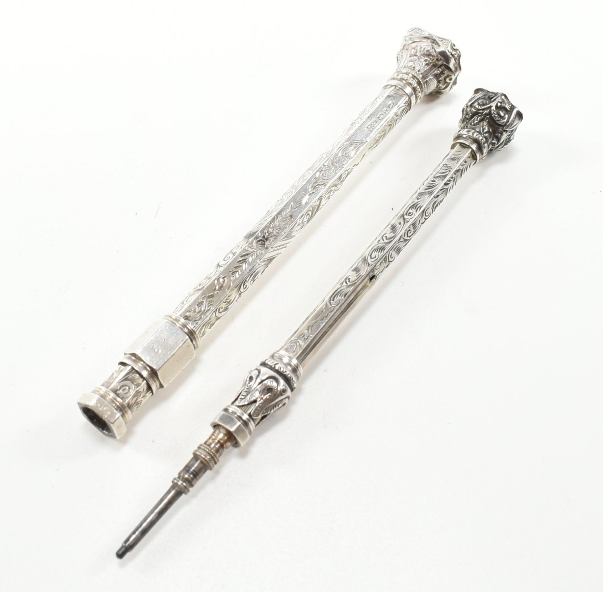 TWO SILVER PROPELLING PENCILS WITH BLOODSTONE SEALS - Bild 3 aus 10