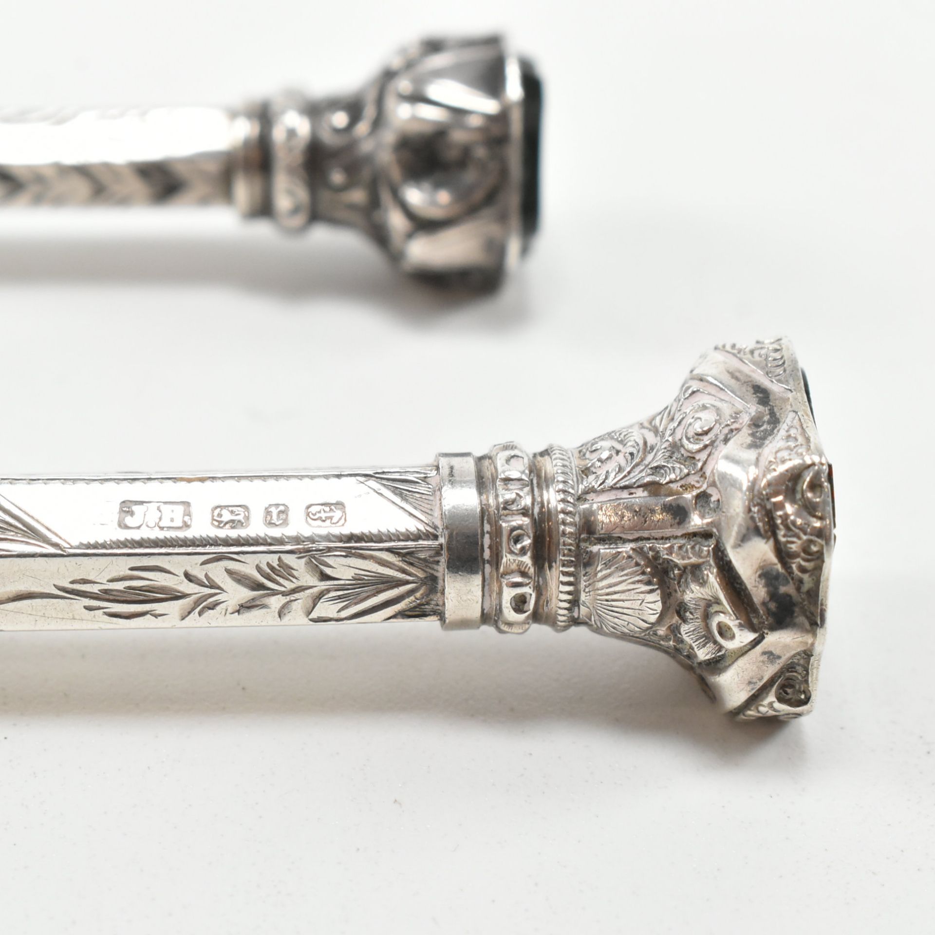 TWO SILVER PROPELLING PENCILS WITH BLOODSTONE SEALS - Image 6 of 10