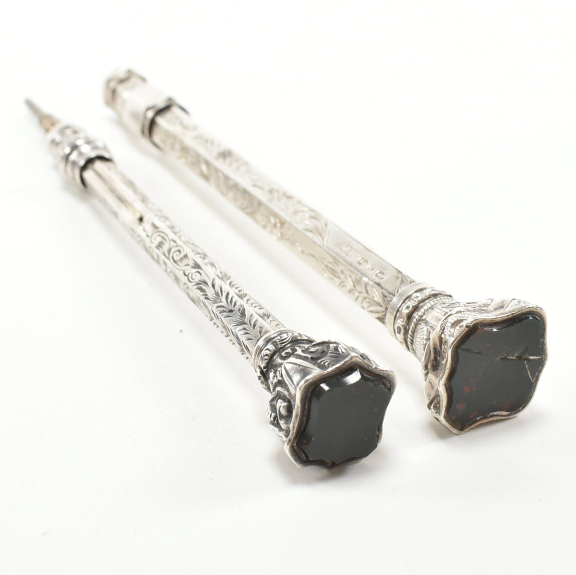 TWO SILVER PROPELLING PENCILS WITH BLOODSTONE SEALS - Image 4 of 10