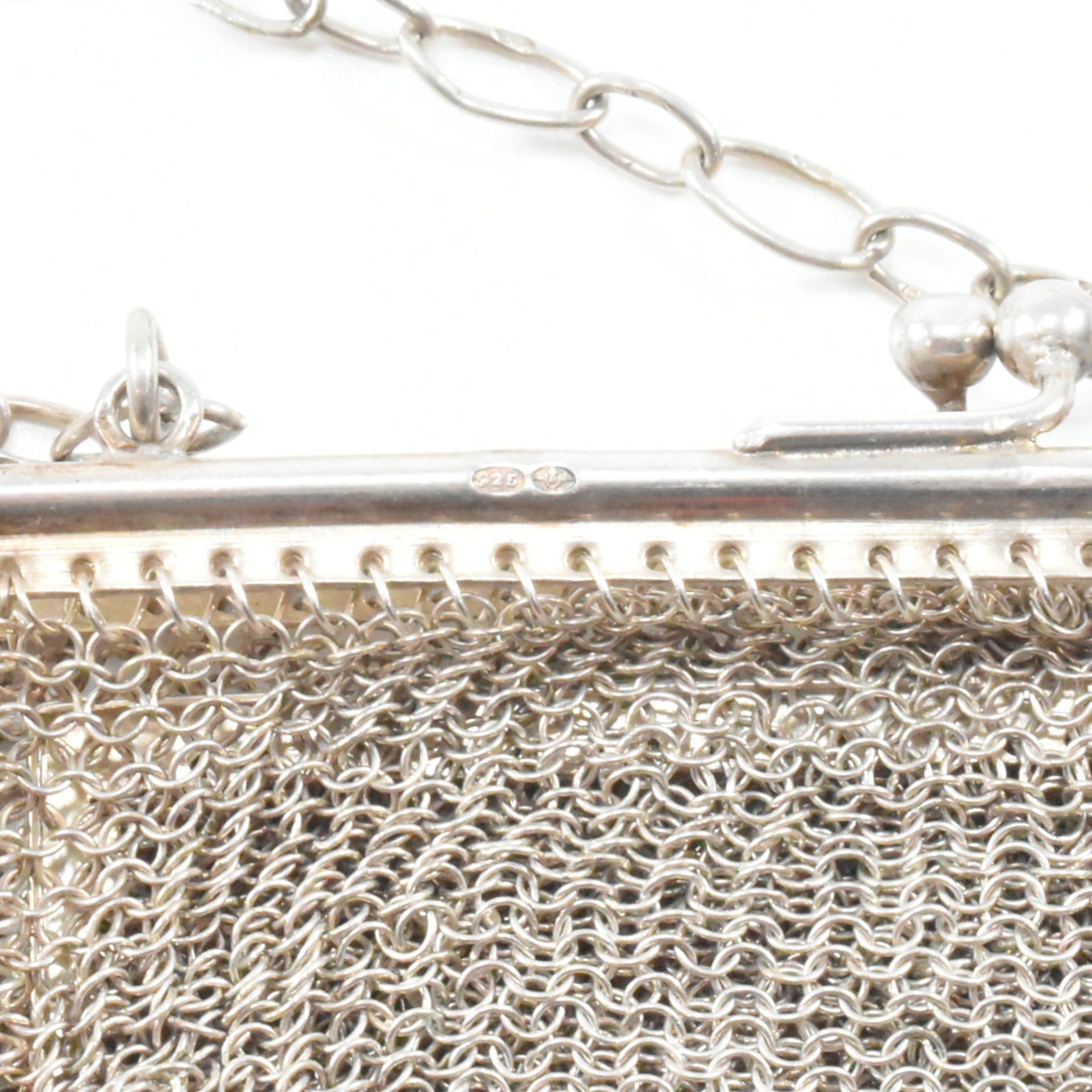 GEORGE V HALLMARKED SILVER MESH PURSE - Image 7 of 10