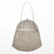 GEORGE V HALLMARKED SILVER MESH HANDBAG