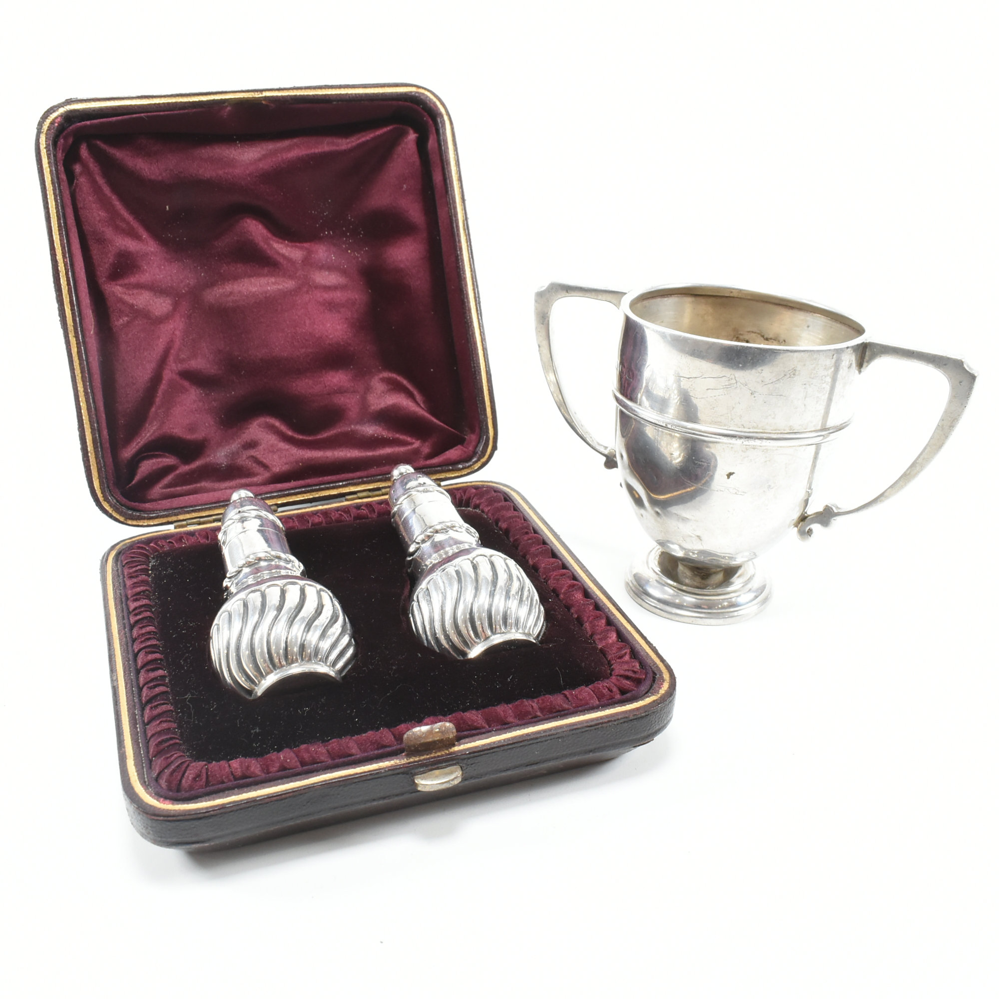COLLECTION OF VICTORIAN & LATER HALLMARKED SILVER ITEMS - Image 17 of 17