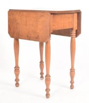 EARLY 19TH CENTURY AMERICAN MAPLE WOOD DROP LEAF TABLE
