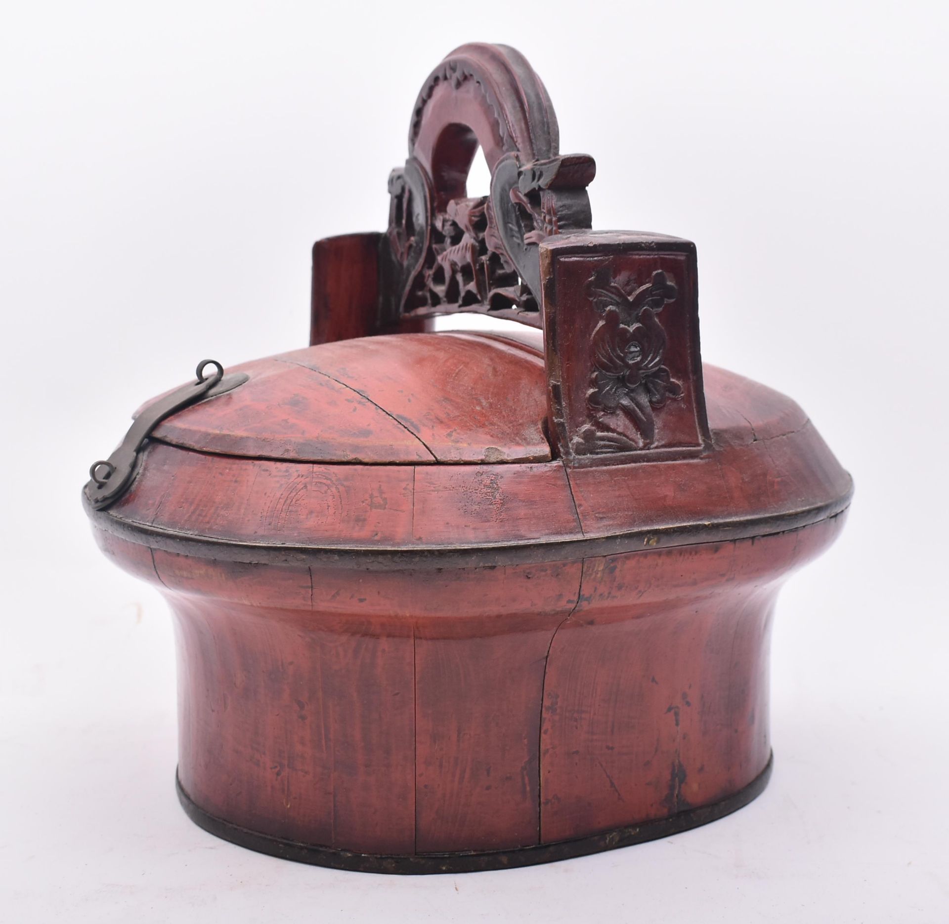 LATE 19TH CENTURY CHINESE RED LACQUER LIDDED DABBA