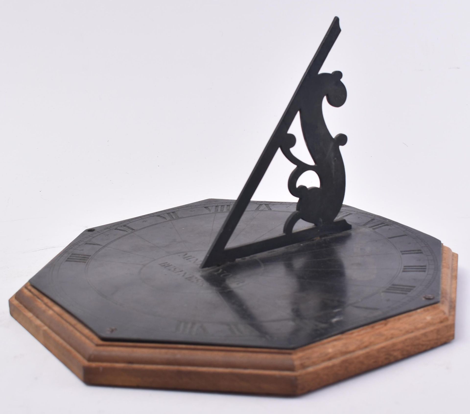 18TH CENTURY AMERICAN BRONZE SUNDIAL - " MIND YOUR BUSINESS "