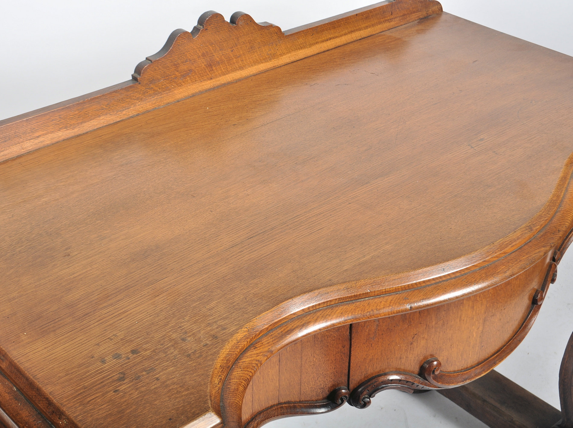 HIGH VICTORIAN 19TH CENTURY OAK SERPENTINE CONSOLE TABLE - Image 2 of 5