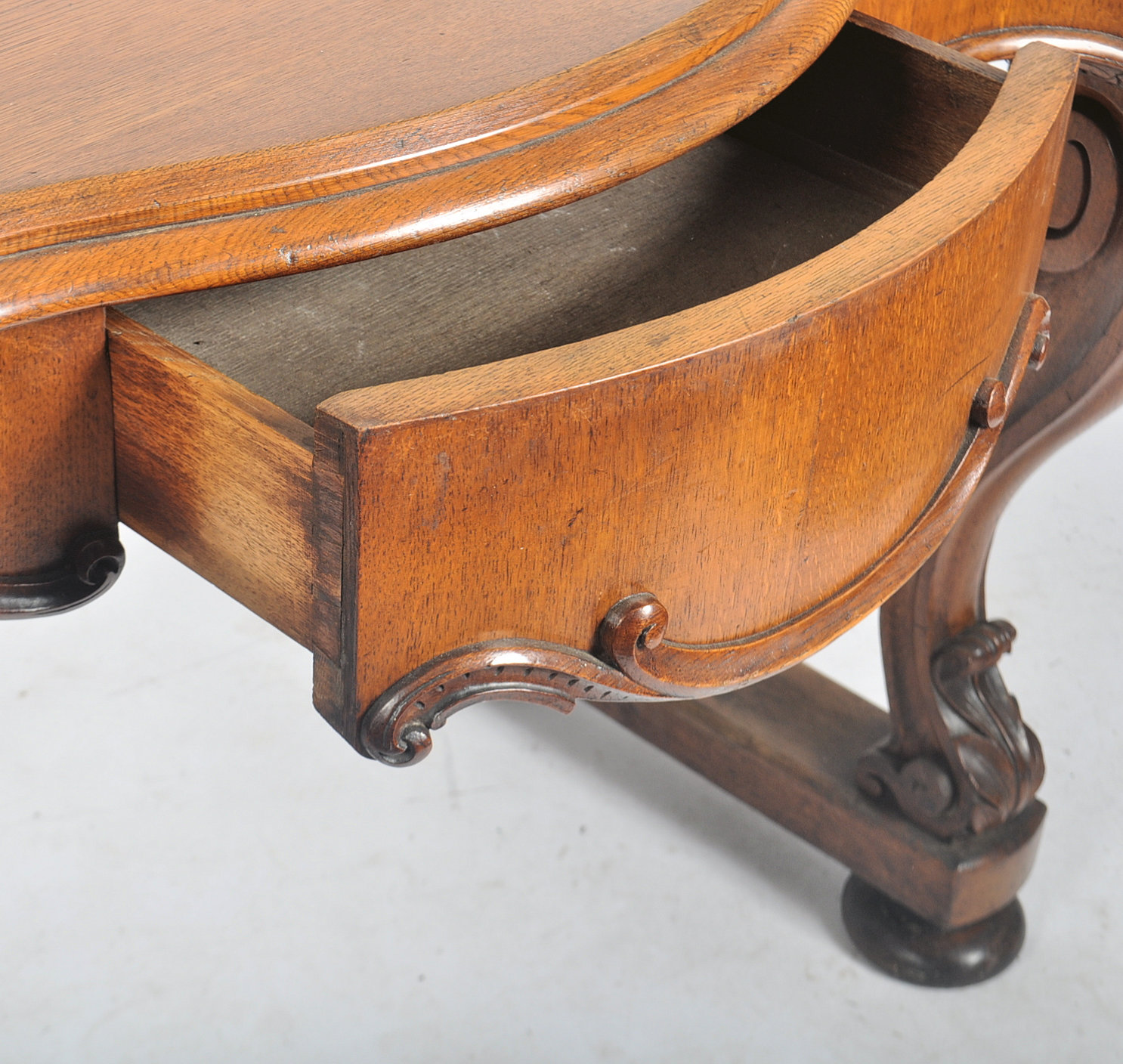 HIGH VICTORIAN 19TH CENTURY OAK SERPENTINE CONSOLE TABLE - Image 3 of 5