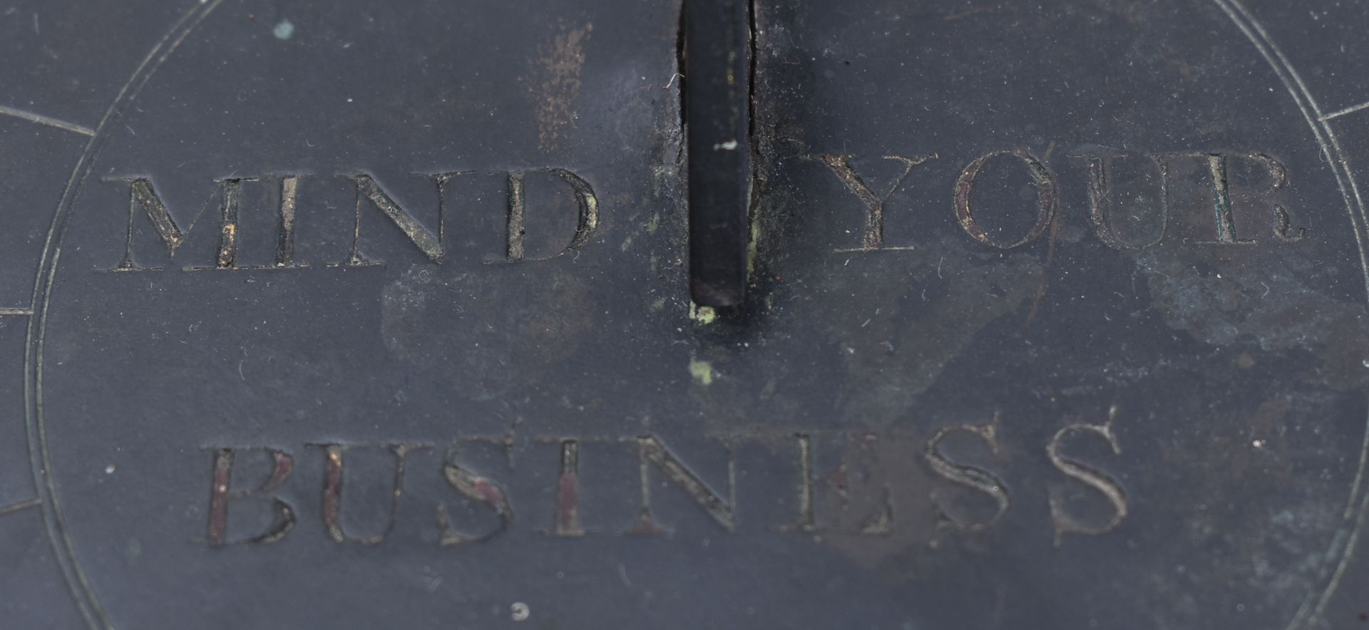 18TH CENTURY AMERICAN BRONZE SUNDIAL - " MIND YOUR BUSINESS " - Image 2 of 4