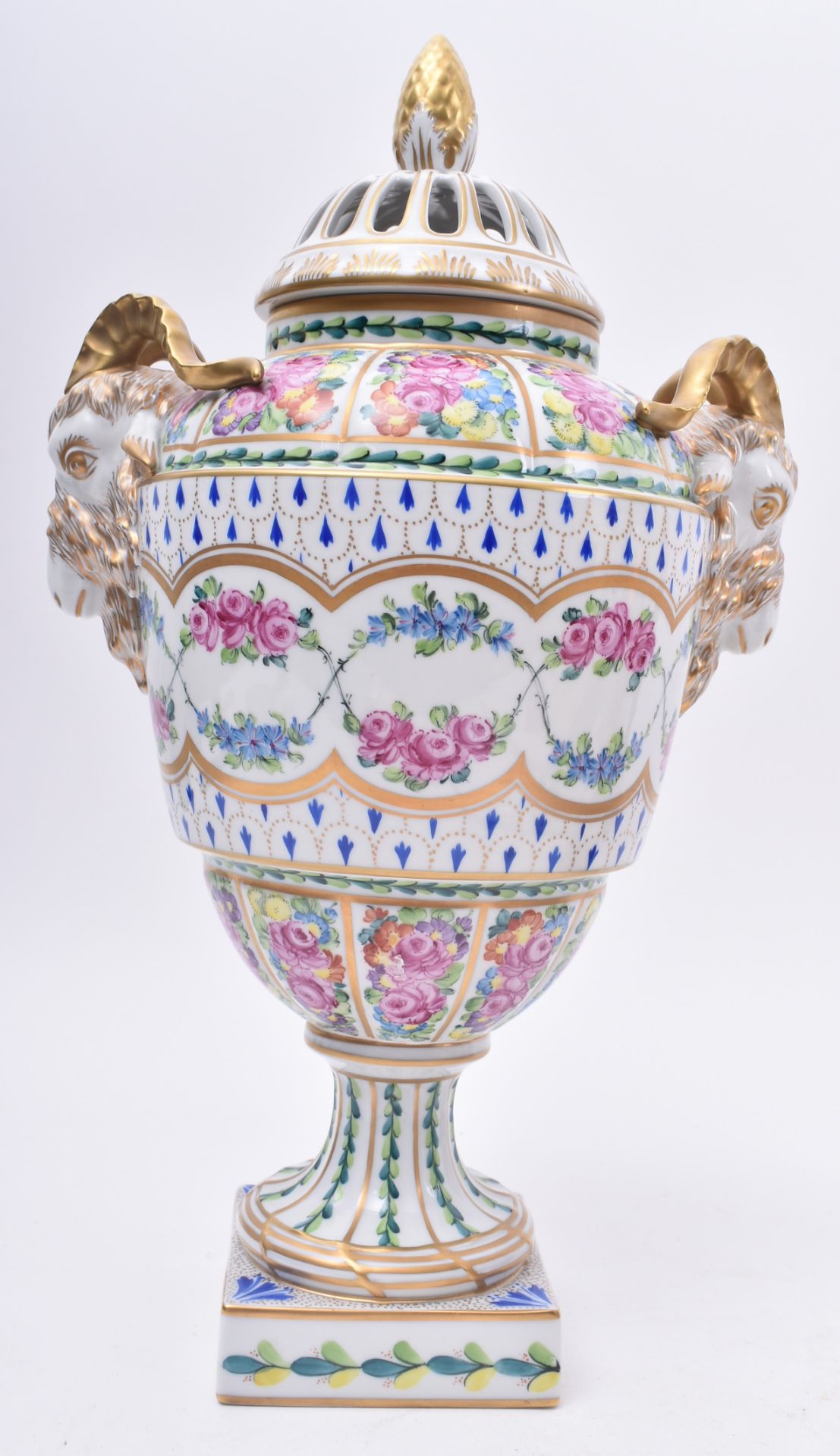 EARLY 20TH CENTURY GERMAN DRESDEN FINE BONE CHINA RAM VASE - Image 2 of 8