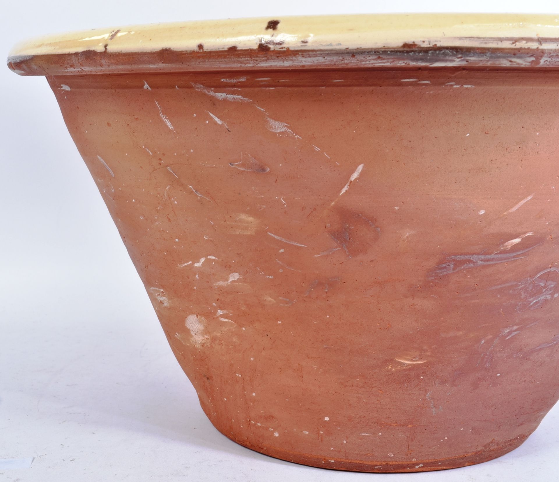 EARLY 20TH CENTURY LARGE EARTHENWARE DAIRY BOWL - Bild 3 aus 5