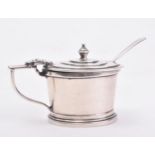 HALLMARKED SILVER LIDDED MUSTARD POT WITH GLASS LINER & SPOON