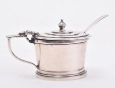 HALLMARKED SILVER LIDDED MUSTARD POT WITH GLASS LINER & SPOON