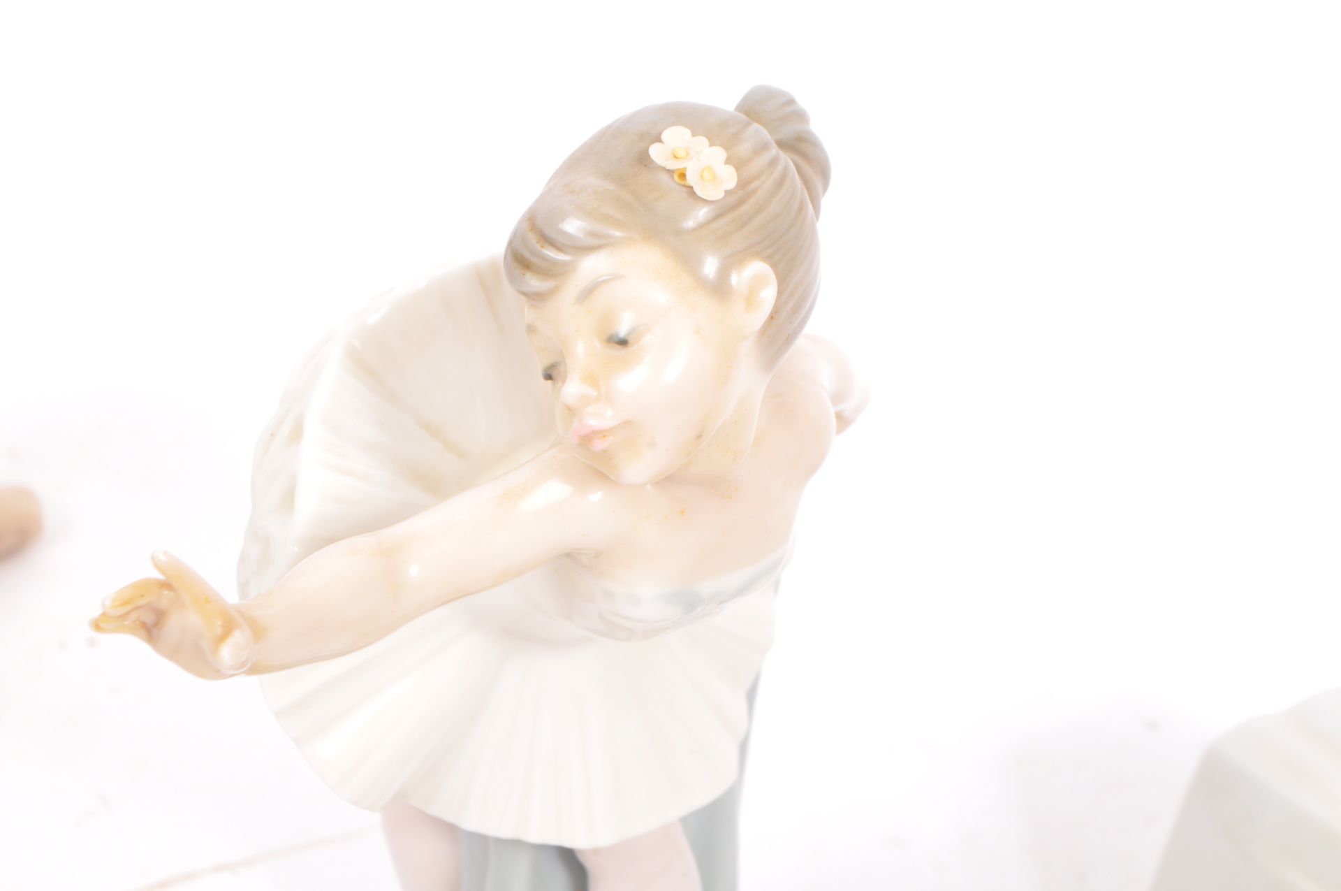 COLLECTION OF NAO PORCELAIN BALLERINA FIGURINES - Image 5 of 8