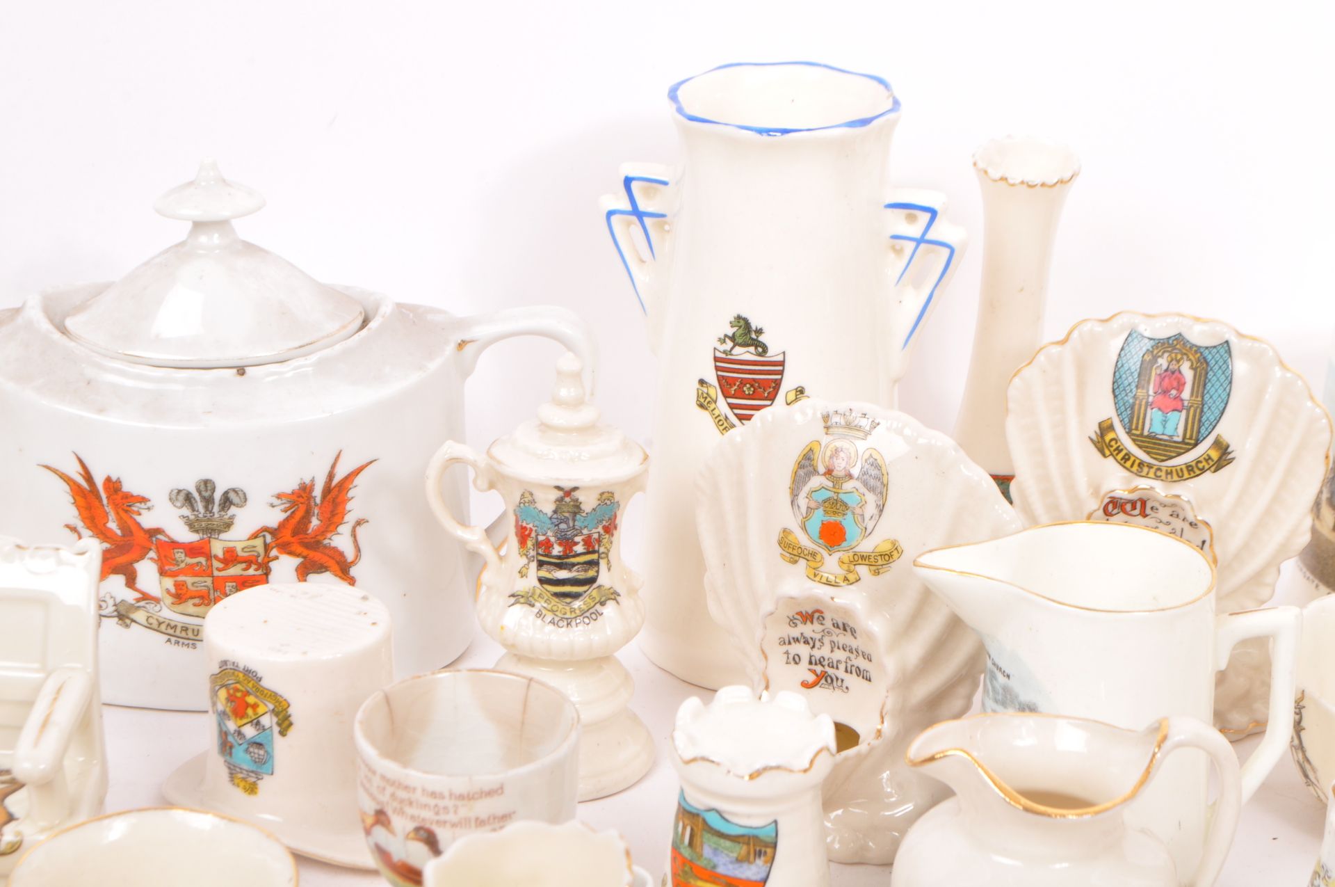 COLLECTION OF BONE CHINA SOUVENIR CRESTED GOSS WARE - Image 5 of 8