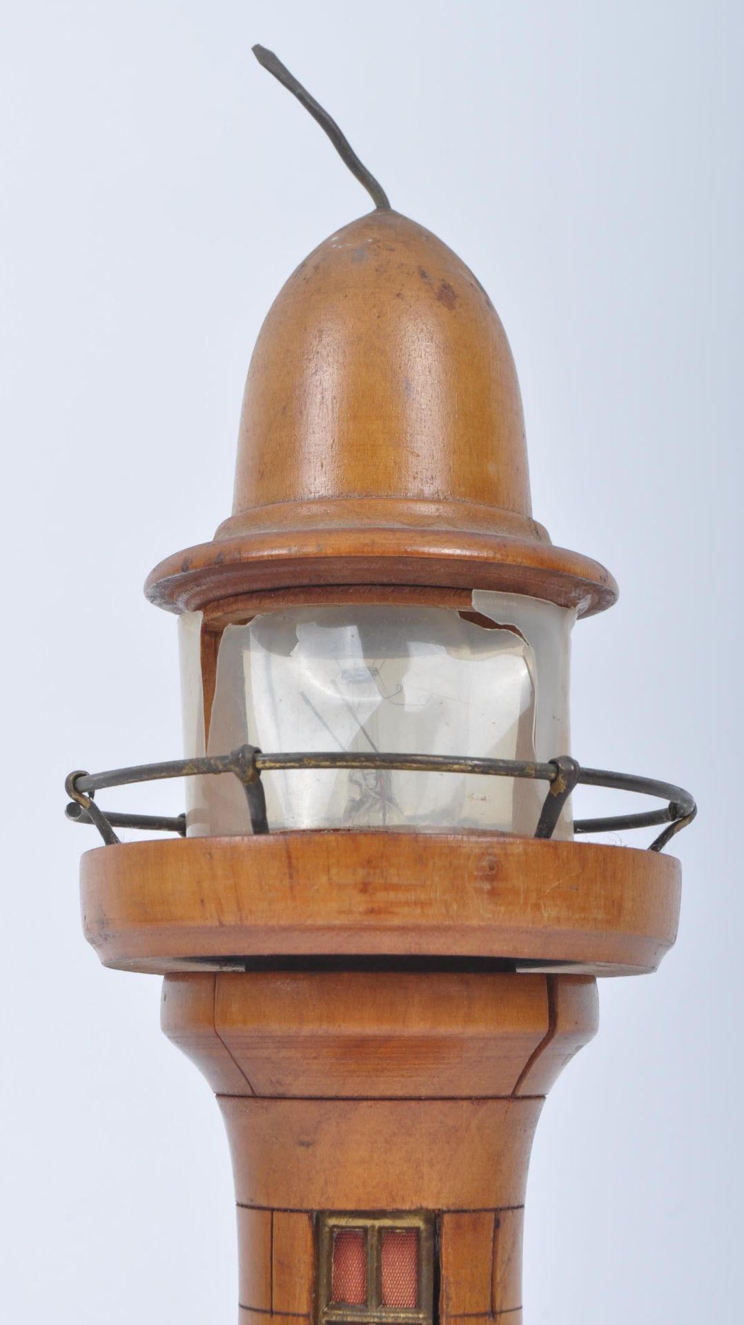 RETRO VINTAGE CONTINENTAL TEAK LIGHTHOUSE SHAPED DESK LAMP - Bild 3 aus 6