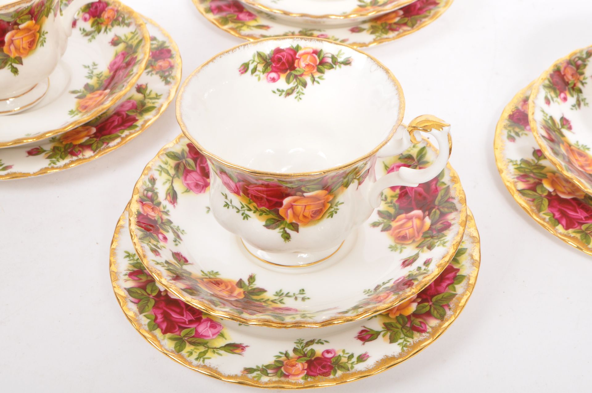 COLLECTION OF ROYAL ALBERT OLD COUNTRY ROSES TEA SET - Image 3 of 6